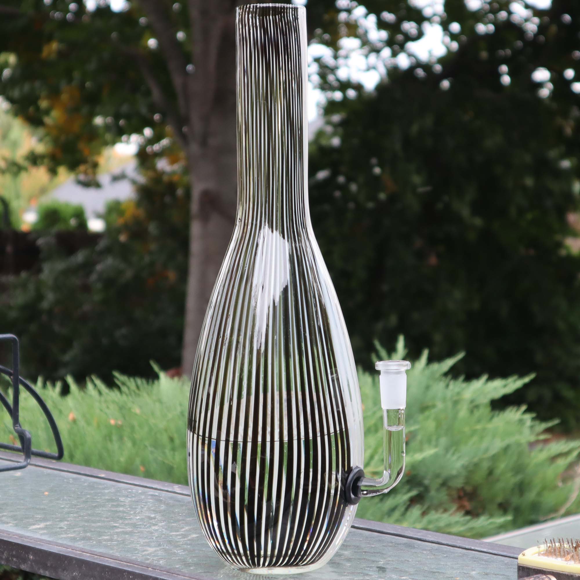 Black and White Striped Vase Water Pipe