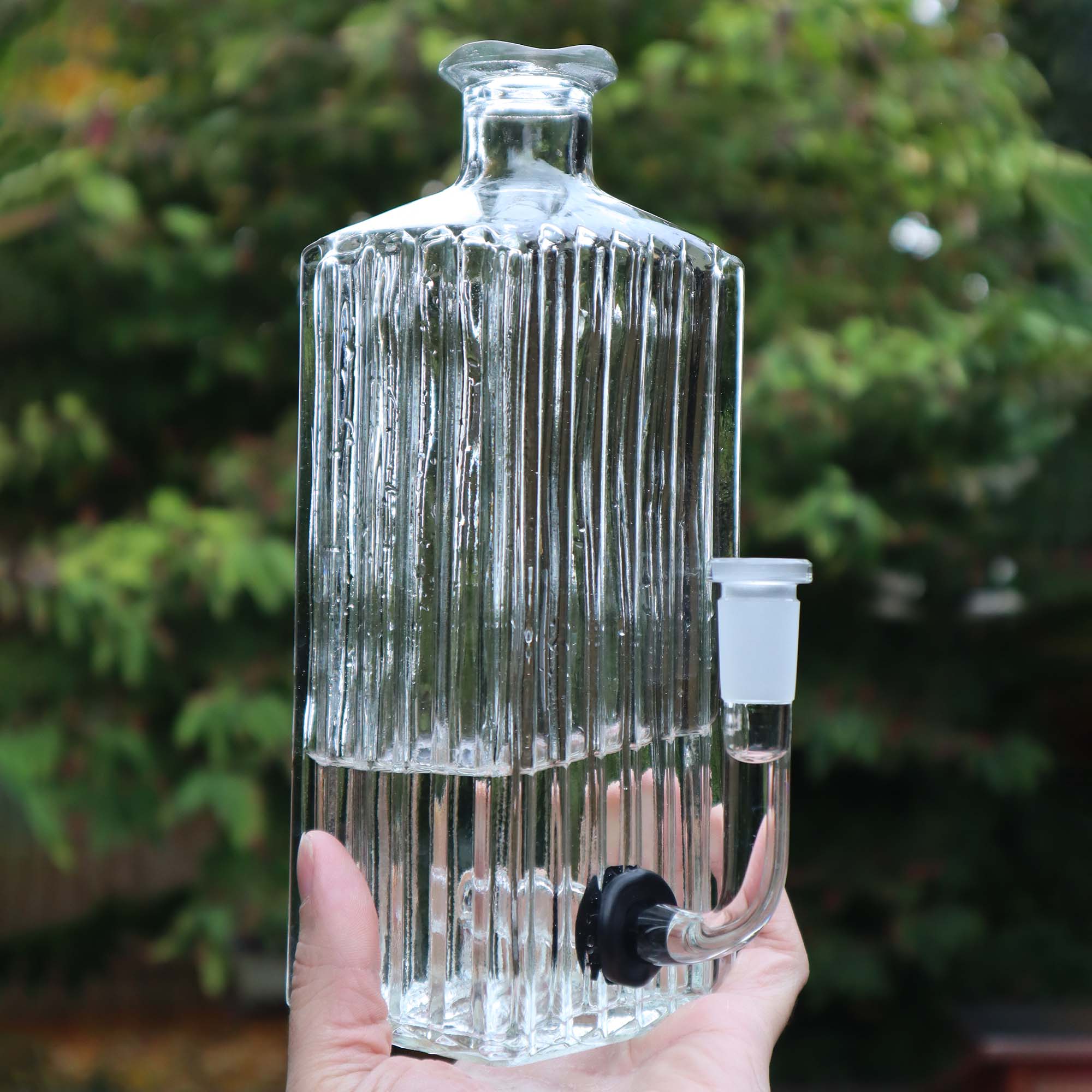 Ribbed Whiskey Decanter Water Pipe