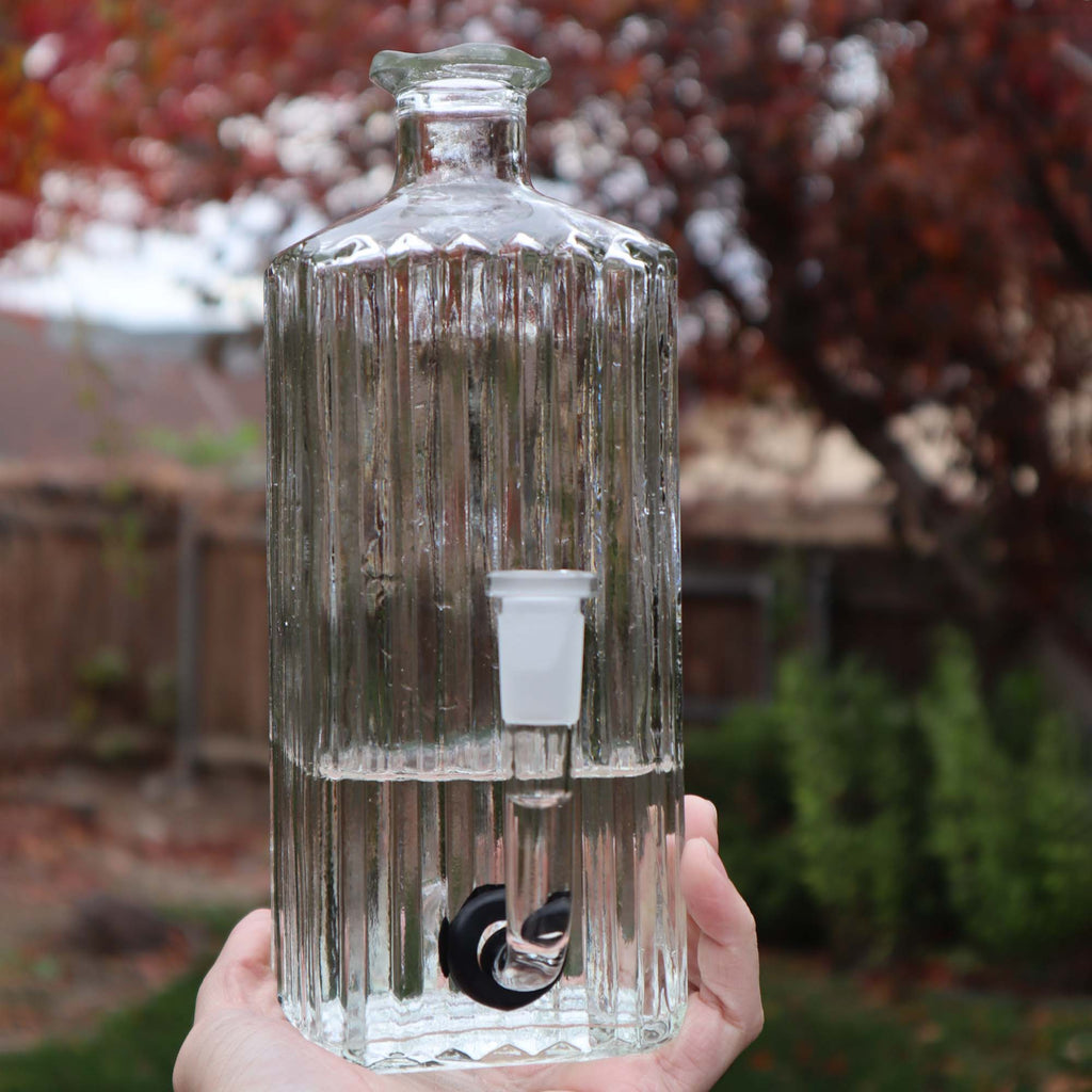 Ribbed Whiskey Decanter Water Pipe