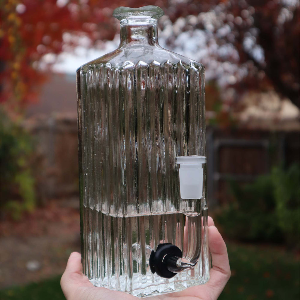 Ribbed Whiskey Decanter Water Pipe