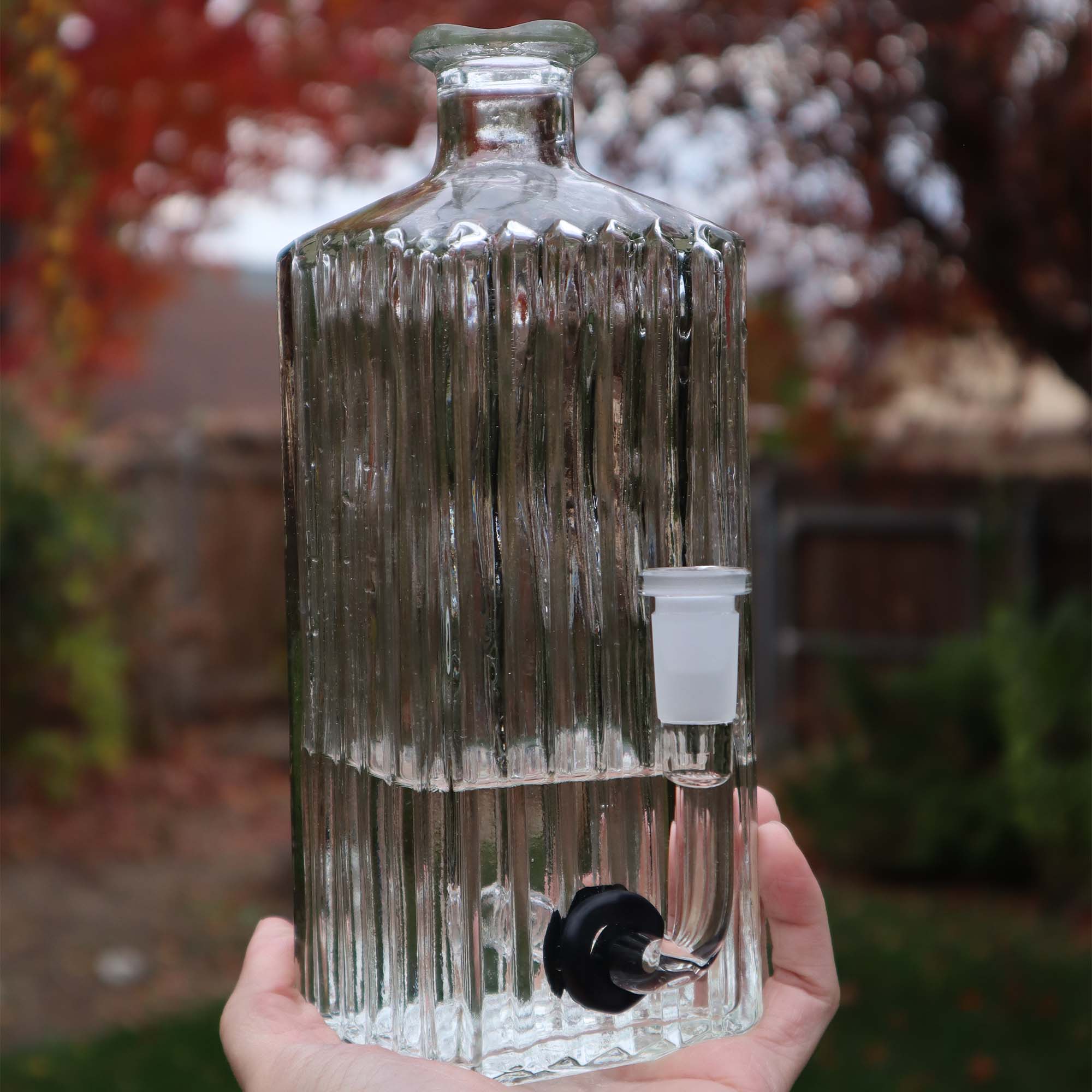Ribbed Whiskey Decanter Water Pipe